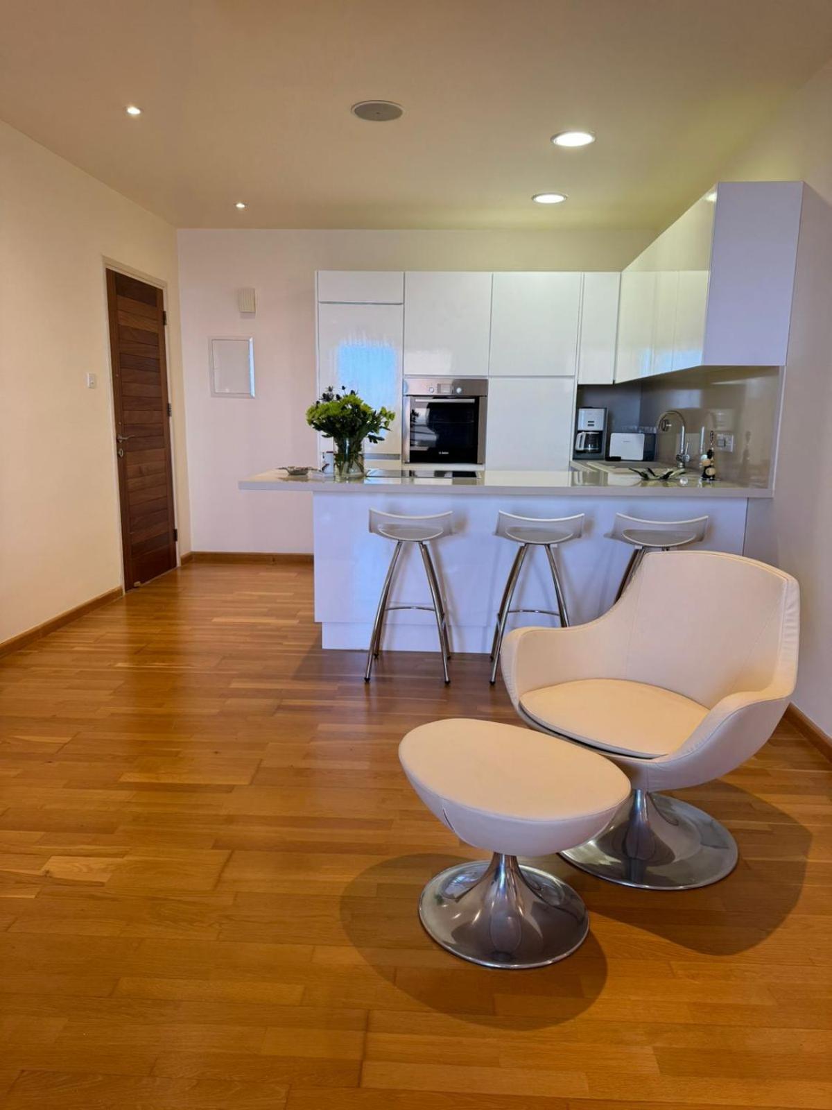 11 Suites - Golden Sunrise Suite Larnaca Phòng bức ảnh